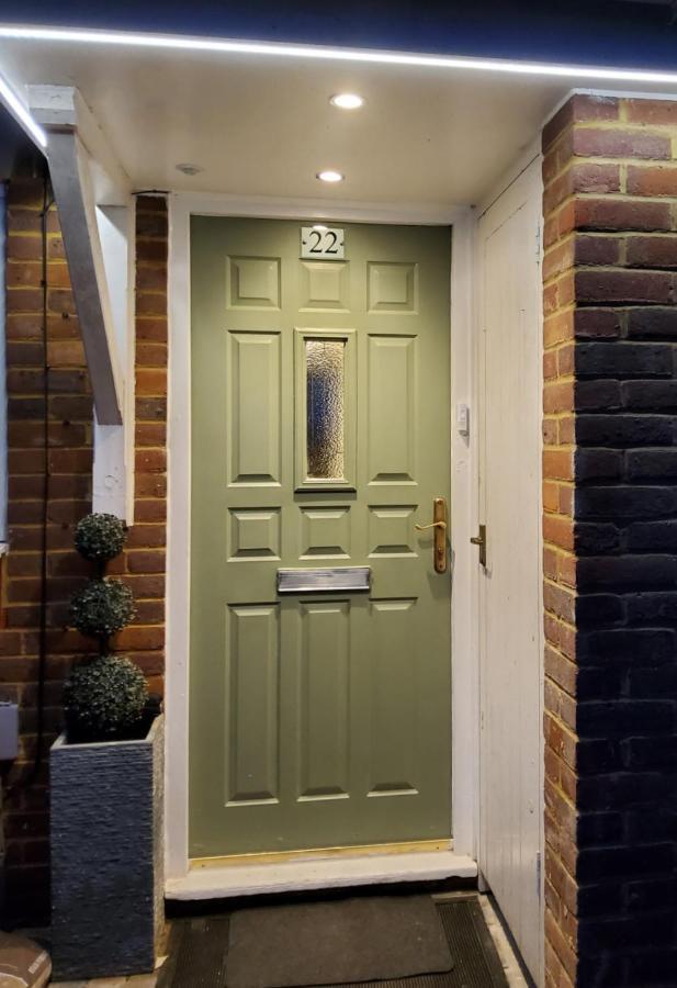 Air Conditioned Modern Double Bed Room With Private Attached Bathroom - Free Parking - Near London Heathrow Airport & Southall Broadway エクステリア 写真