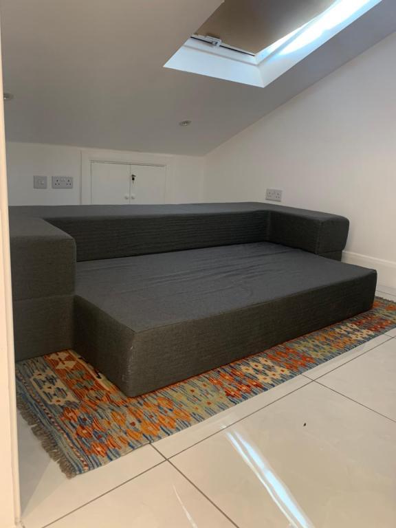 Air Conditioned Modern Double Bed Room With Private Attached Bathroom - Free Parking - Near London Heathrow Airport & Southall Broadway エクステリア 写真