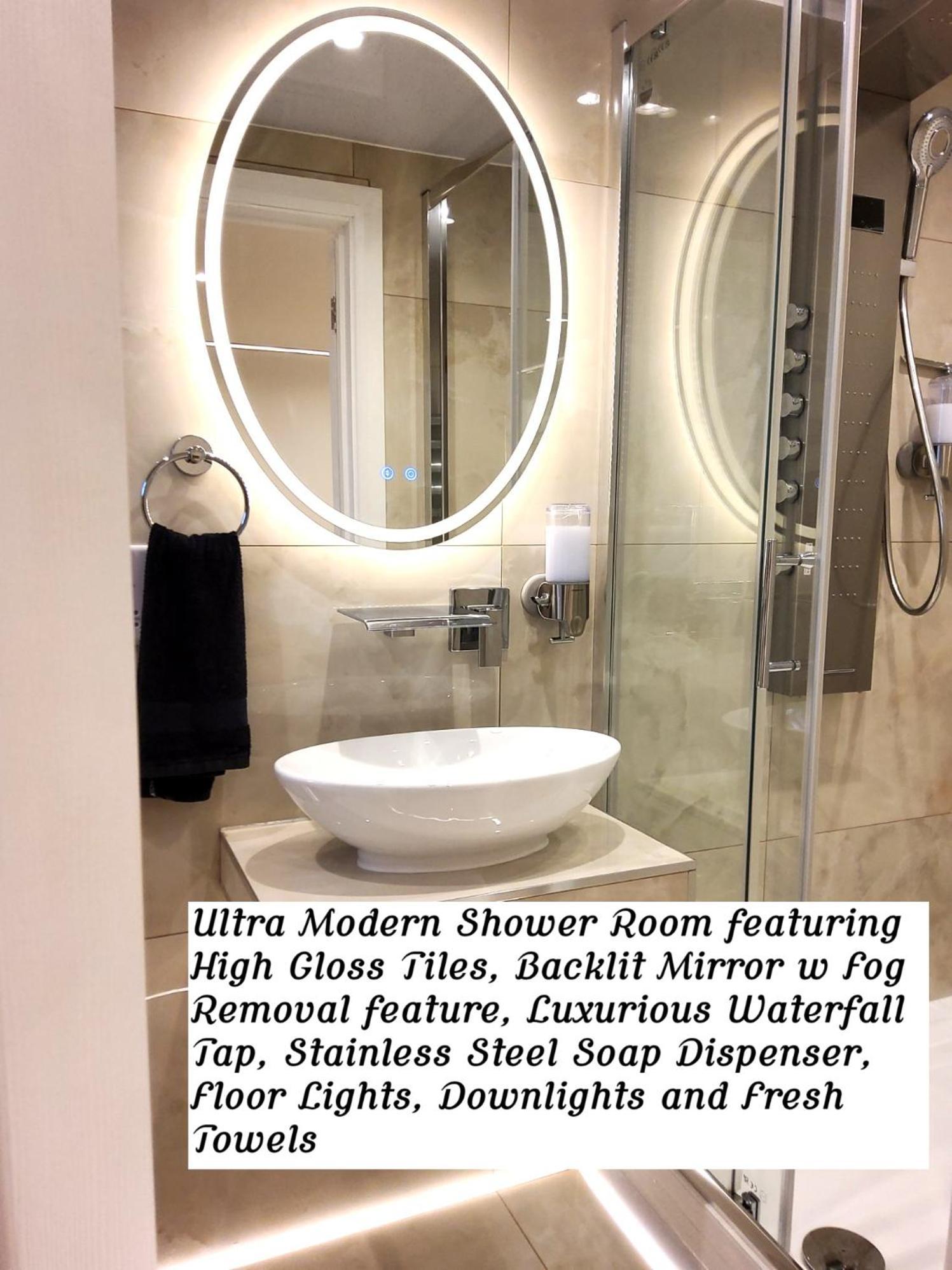 Air Conditioned Modern Double Bed Room With Private Attached Bathroom - Free Parking - Near London Heathrow Airport & Southall Broadway エクステリア 写真