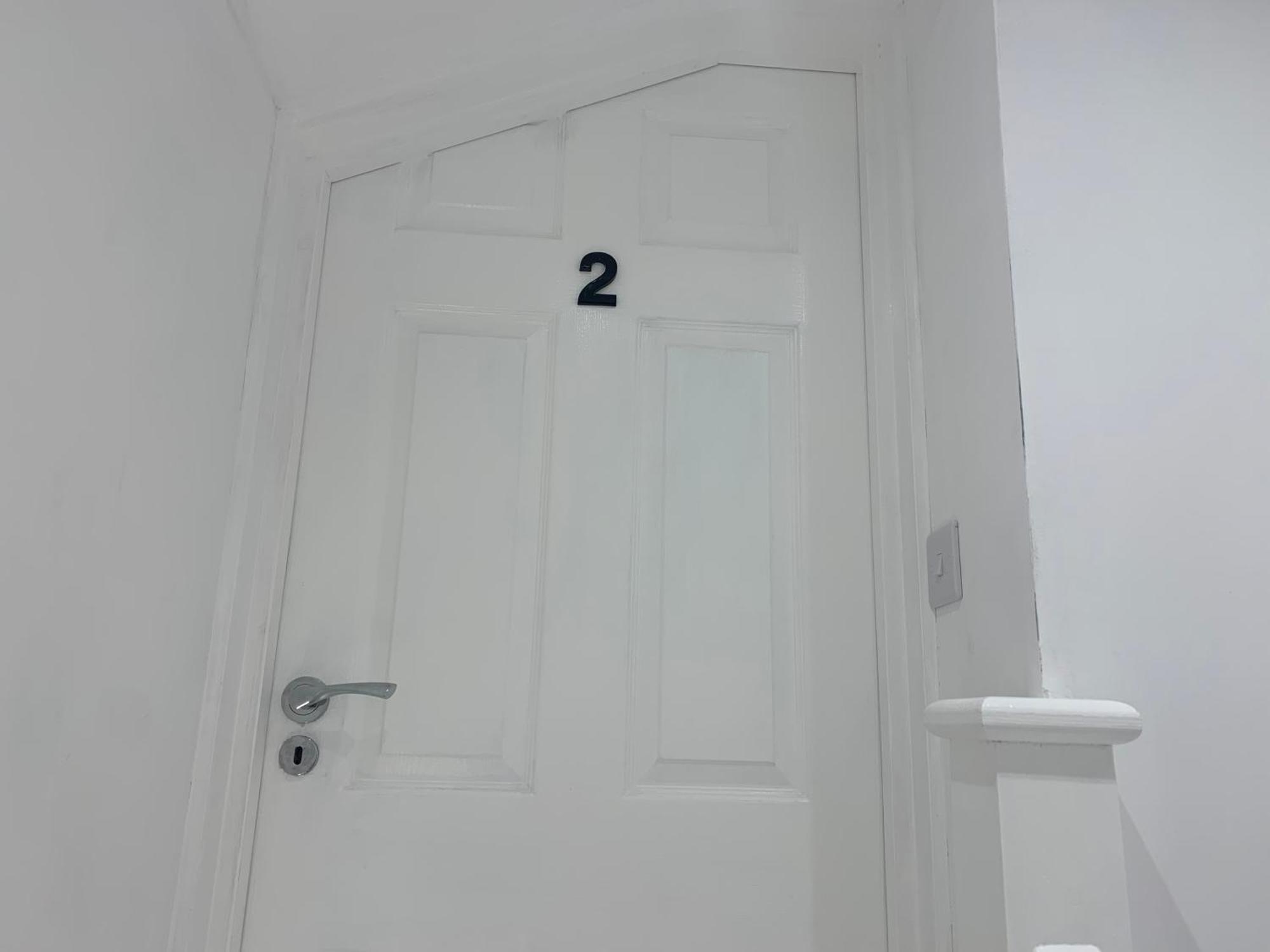 Air Conditioned Modern Double Bed Room With Private Attached Bathroom - Free Parking - Near London Heathrow Airport & Southall Broadway エクステリア 写真