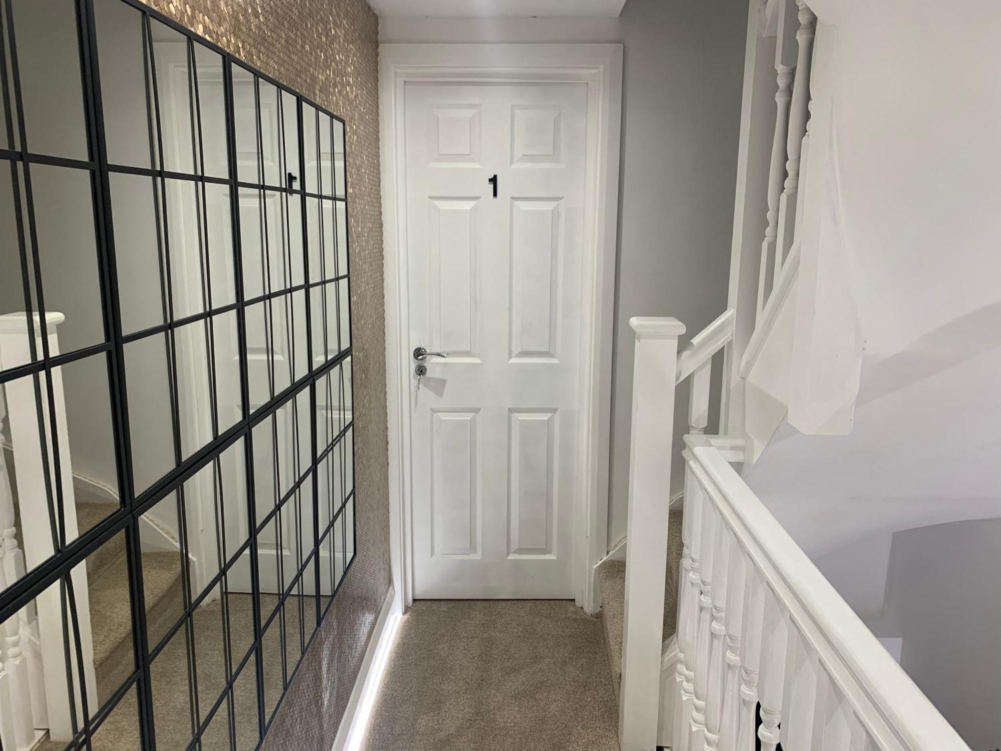Air Conditioned Modern Double Bed Room With Private Attached Bathroom - Free Parking - Near London Heathrow Airport & Southall Broadway エクステリア 写真